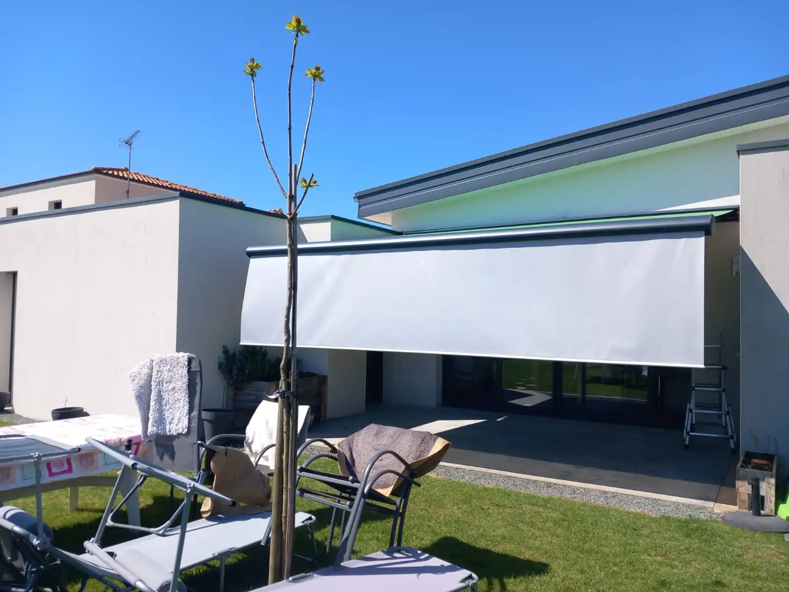 stores-bannes-jm-ouvertures-les-herbiers (8) stores-bannes-jm-ouvertures-les-herbiers (8)