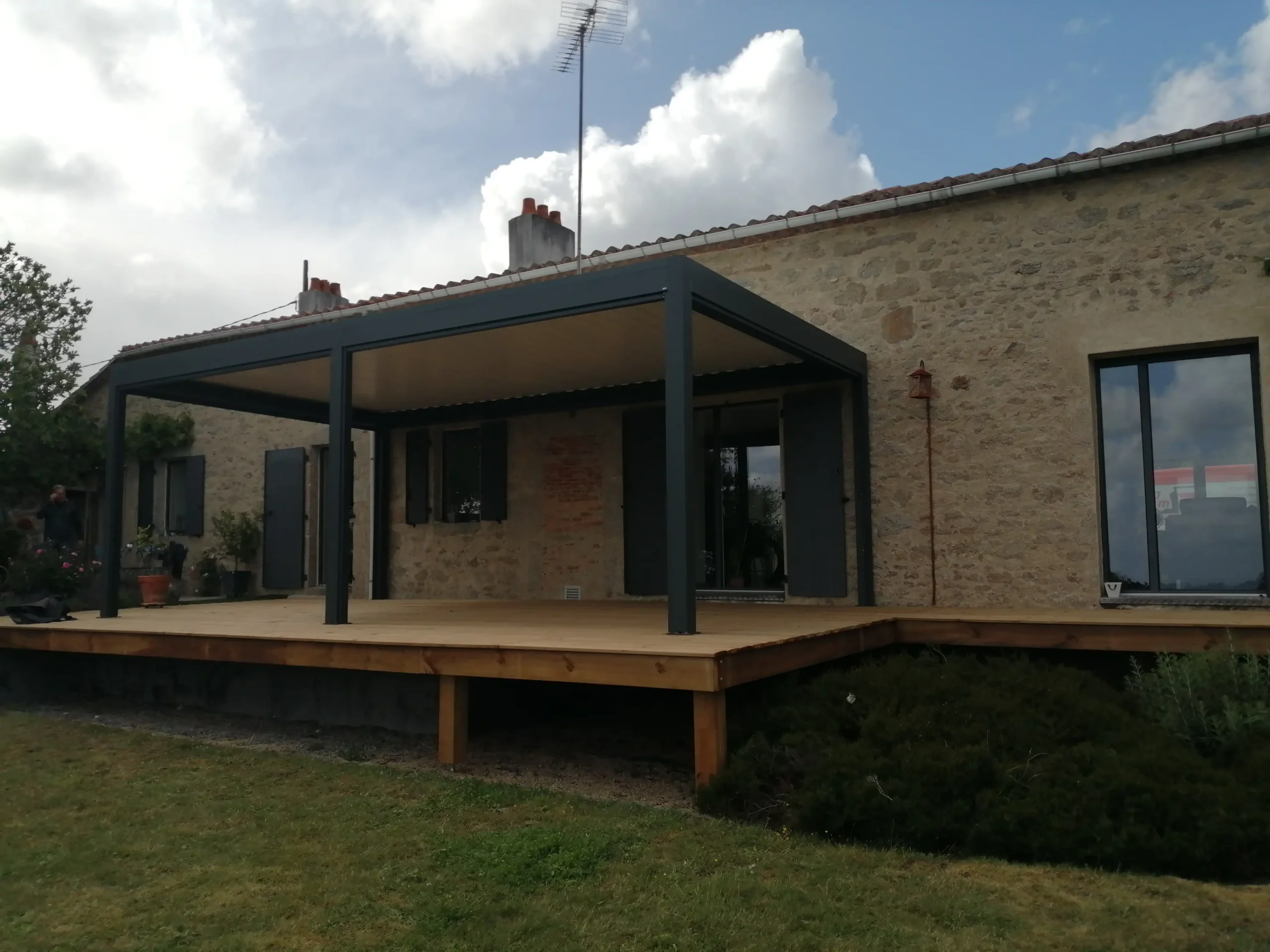 pergolas-jm-ouvertures-les-herbiers (5) pergolas-jm-ouvertures-les-herbiers (5)